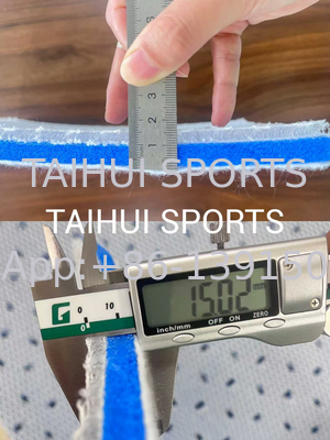 30-70kg/m3 밀도 충격 패드 래미네이트 된 천으로 축구 경기장 골프 경기장 럭비 경기장 하키 경기장